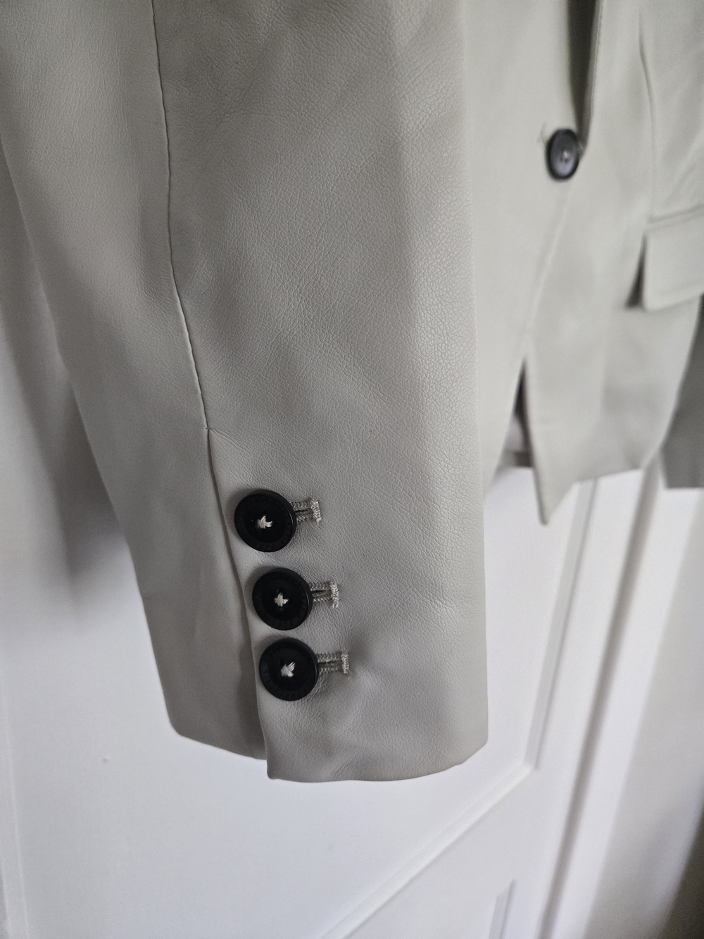 BCBGMAXAZRIA Women's Light Gray Single-Button Blazer - Picture 4 of 5